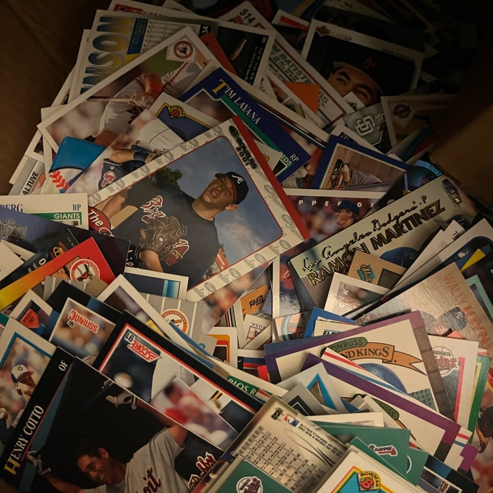 Box of baseball cards 200 cards MLB